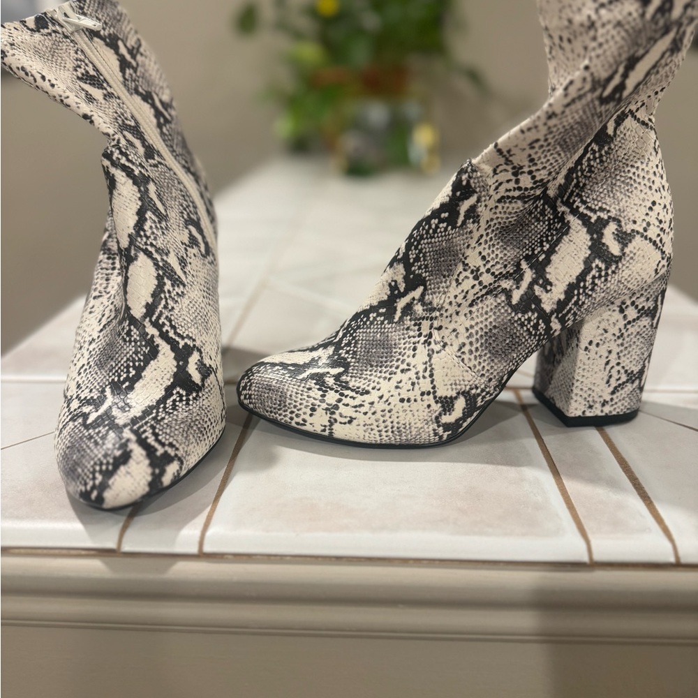 Snakeskin print madden booties
